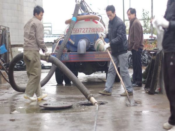 上海管道专业疏通师傅（上海管道疏通工人在哪里找）